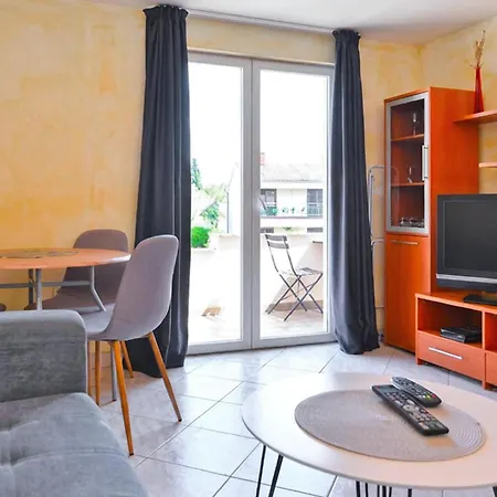 1 Bedroom Beautiful In شقة
