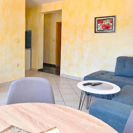 1 Bedroom Beautiful In * بومير